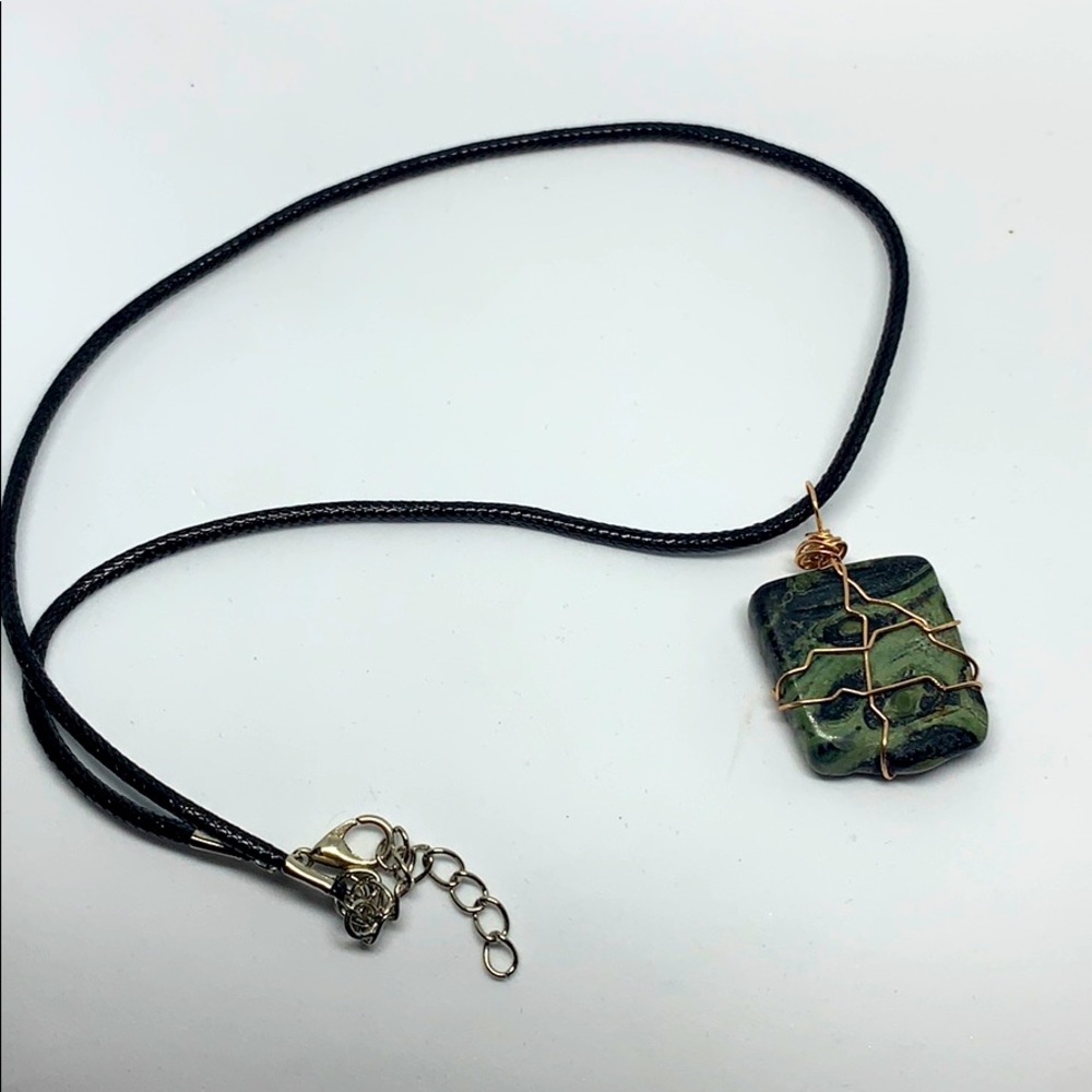 Green/black stone choker
